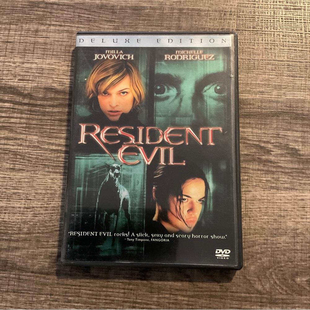 Resident Evil: DVD Wide Screen Deluxe Edition